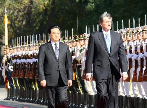 斯洛文尼亚连续胜利紧追欧锦赛榜首