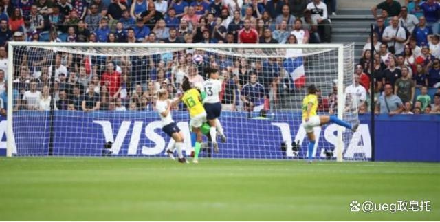 巴西女足士气高涨，备战关键比赛