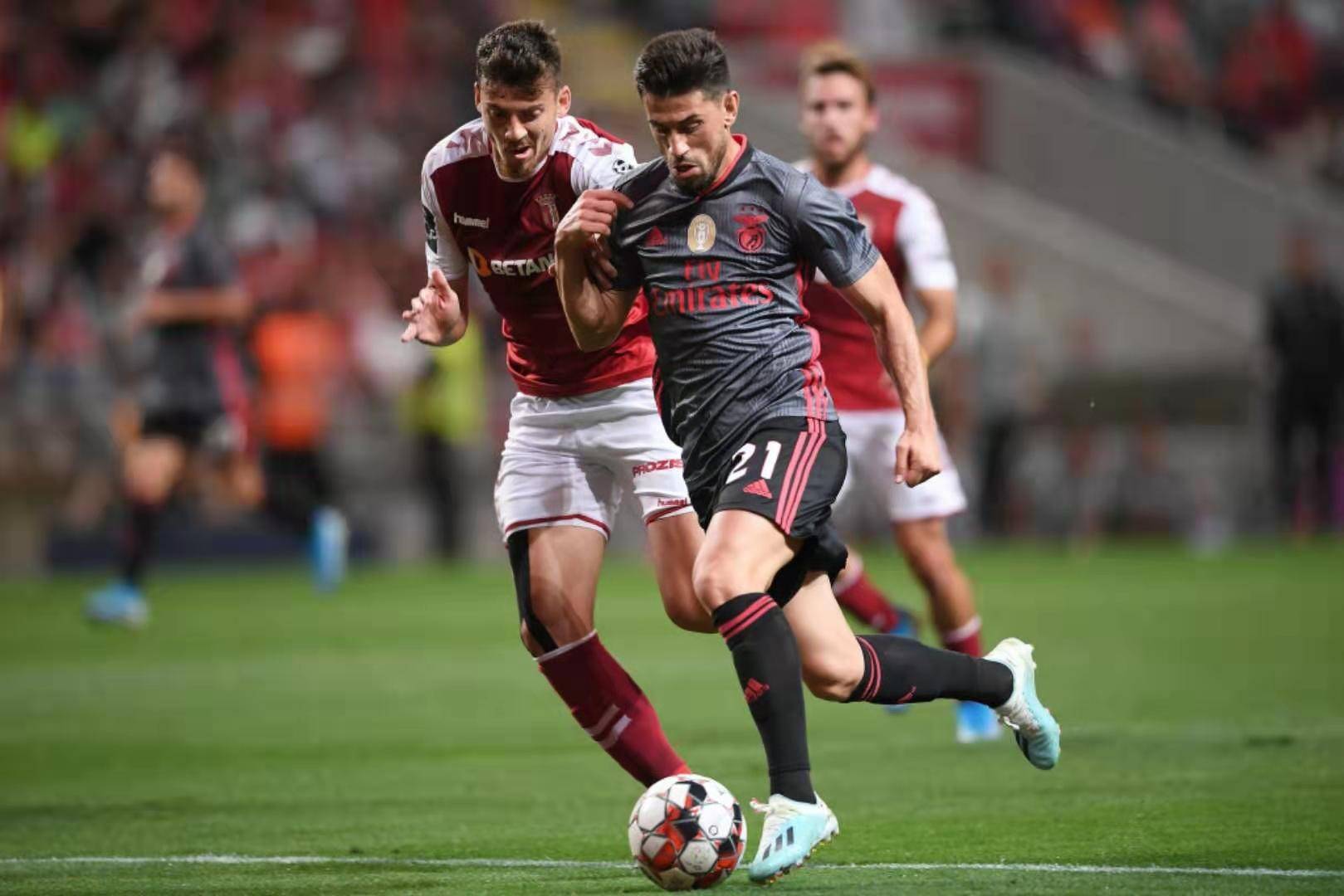 格拉纳达战平皇家社会，积分榜上升至前列