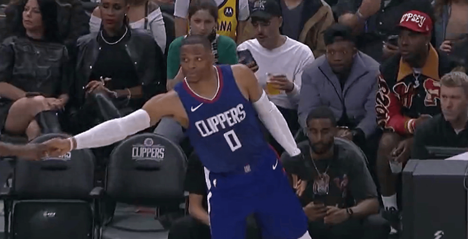 西亚卡姆伤愈复出，绝杀首场表现抢眼，篮网球迷欢呼！的简单介绍